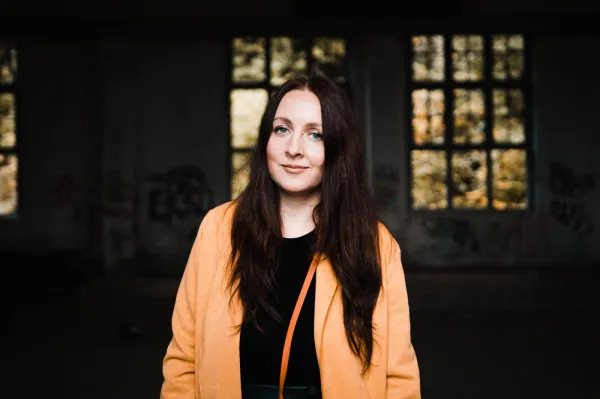 Ewa Przydryga to mieszkająca w Gdyni autorka thrillerów psychologicznych. W tym tygodniu ma miejsce premiera jej trzeciej książki pt. "Bliżej, niż myślisz".