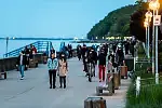 Ostatni weekend w Gdyni. Sporo mieszkańców i turystów spacerowało bulwarem Nadmorskim.