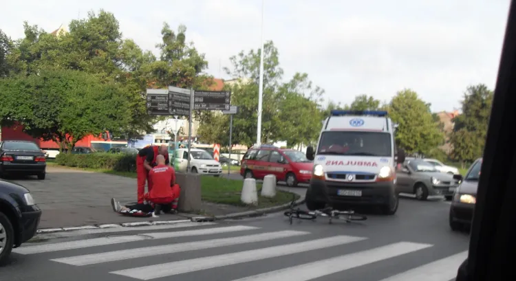 Rowerzystka została potrącona przy przejściu dla pieszych przy ul. Łagiewniki w Gdańsku.