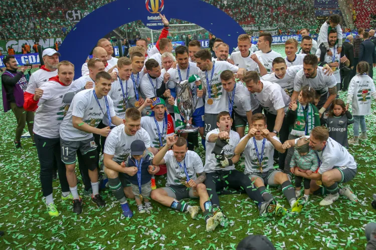 Lechia Gdańsk cieszyła się z wygranego finału Pucharu Polski w 2019 roku. Znów w nim zagra, jeśli wcześniej pokona Lech Poznań.