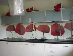 Pod taflą szkła można umieścić dowolny wzór. Kiedy się znudzi, można zdjąć panele i nakleić pod nie folię z innym wzorem. 