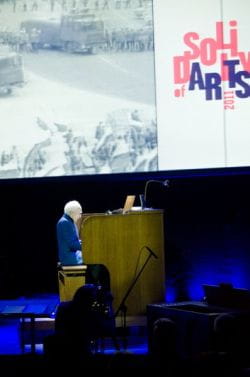 Mózg Rewolty Organowej, Jean Guillou, rozpoczął koncert od improwizacji do filmu dokumentalnego o historii "Solidarności"