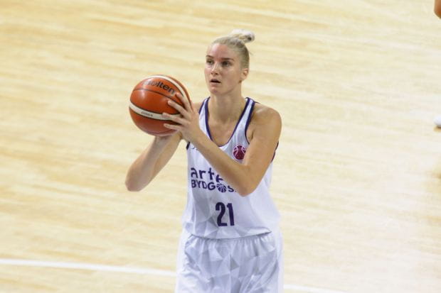 Laura Miskiniene w poprzednim sezonie grała w Artego Bydgoszcz, a jeszcze wcześniej w Enerdze Toruń. 