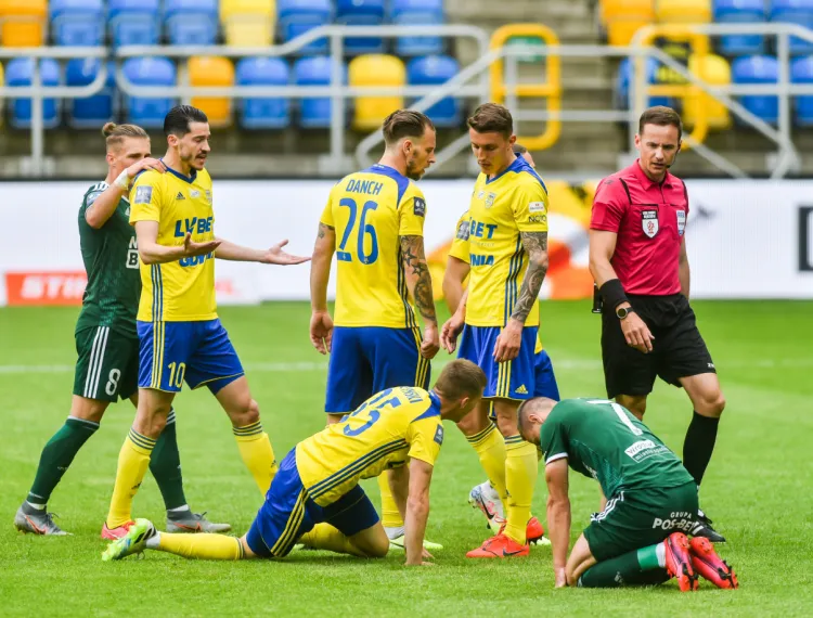 W dwóch ostatnich meczach ekstraklasy z udziałem Arki Gdynia zostało podyktowanych aż 6 rzutów karnych, w tym połowa dla żółto-niebieskich. Jedenastki strzelał Marko Vejinović (nr 10). 