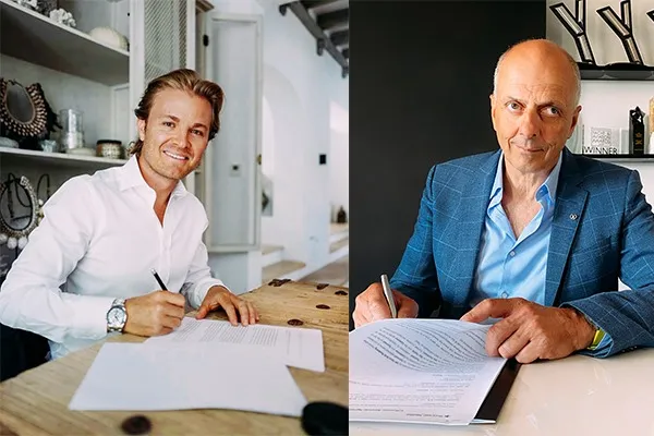 Podpisanie umowy - Nico Rosberg i Francis Lapp, prezes stoczni Sunreef Yachts. 