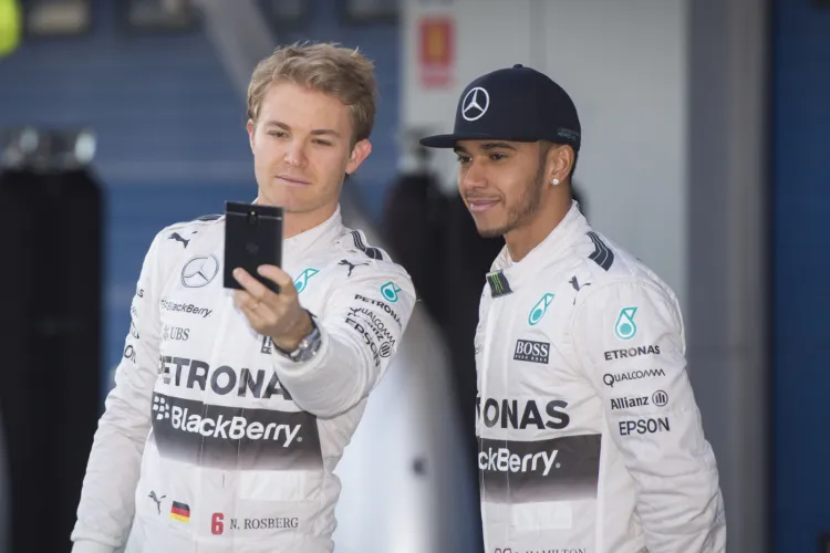 Nico Rosberg i Lewis Hamilton - kierowcy Mercedesa. 