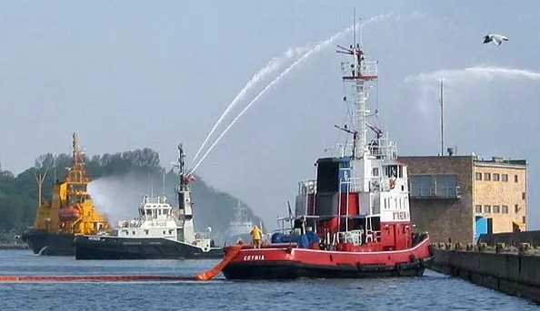 WUŻ świadczy głównie usługi holownicze i cumownicze oraz usługi związane z utrzymaniem bezpieczeństwa żeglugi w Porcie Gdynia. 