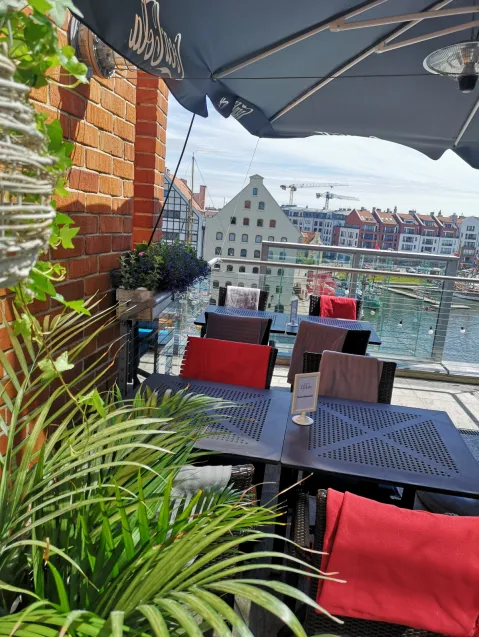 Restauracja Cała Naprzód w Ośrodku Kultury Morskiej w Gdańsku (IV piętro).