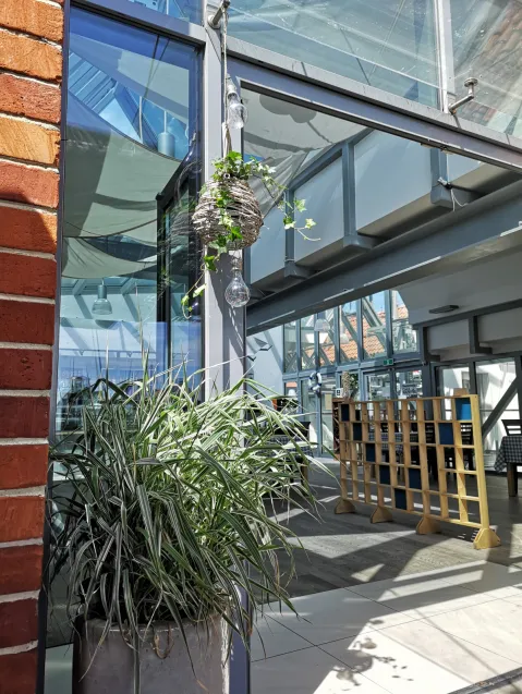Restauracja Cała Naprzód w Ośrodku Kultury Morskiej w Gdańsku (IV piętro).