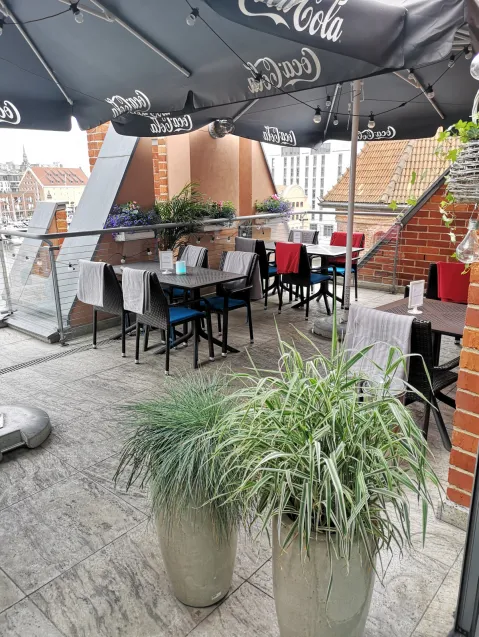 Restauracja Cała Naprzód w Ośrodku Kultury Morskiej w Gdańsku (IV piętro).