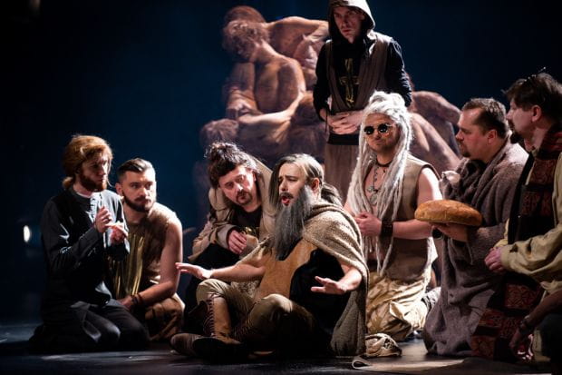 Na scenie Opery do końca roku zobaczymy w sumie dziesięć różnych produkcji operowych i baletowych. Wśród nich "Thaïs" w reżyserii Romualda Wiczy-Pokojskiego (na zdjęciu).