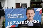Banery Rafała Trzaskowskiego spotkać można na ogrodzeniach domów m.in. na Wiczlinie i na Pogórzu w Gdyni.