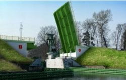 Tak będzie wyglądał most zwodzony nad północną śluzą w Przegalinie w maju 2012 r.