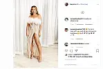 Piosenkarka Beyonce w delikatnych, srebrnych sandałkach na szpilce.