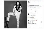 Demi Moore w czarnych, klasycznych szpilkach.