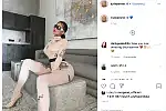 Kylie Jenner w przezroczystych szpilkach.