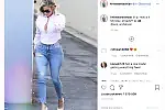Khloe Kardashian w szpilkach w kolorze pudrowego różu. 