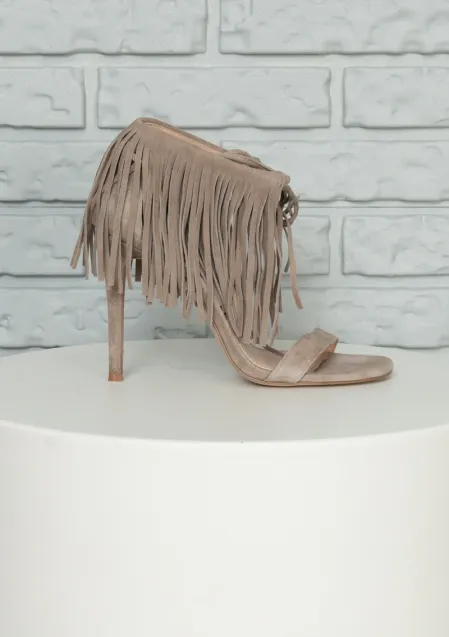 Sandały na szpilce SAAMBA z kolekcji STEVE MADDEN w kolorze nude. Dostępne w trójmiejskim butiku markoweubrania.com. Cena katalogowa - 450 zł. Obecnie promocja - 265 zł.