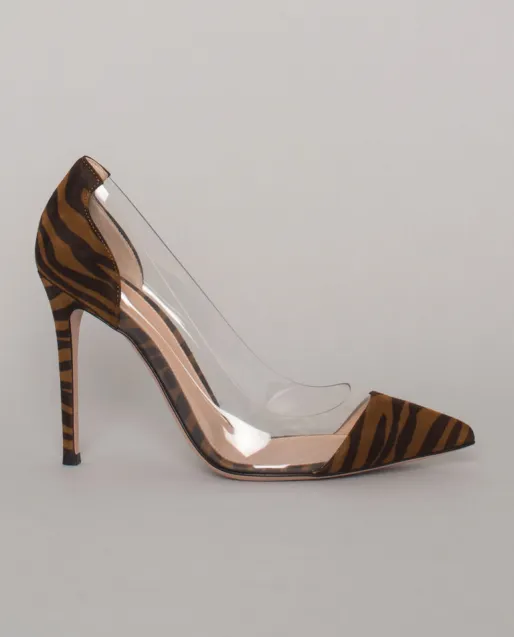 Szpilki Plexi z motywem zebry od Gianvito Rossi. Dostępne u Moliera 2. Cena - 2231 zł. 