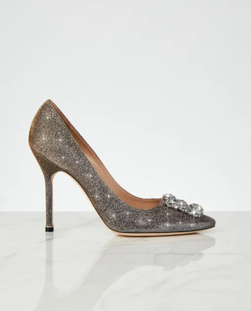 Szpilki Hangisi z brokatem od Manolo Blahnik. Dostępne u Moliera 2. Cena - 3995 zł.