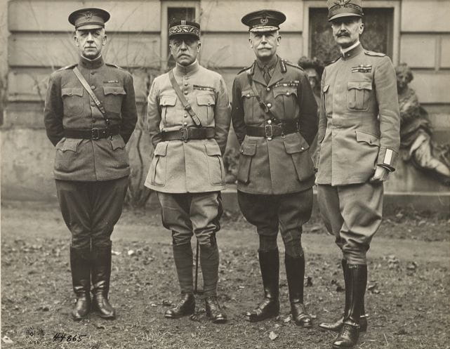 Członkowie Alianckiej Komisji ds. Jeńców. Od lewej: amerykański  brigadier general Harris, francuski général de brigade Joseph Dupont, angielski general major Ewart i włoski brigadier generale Bassi. Zdjęcie z 1918 roku.