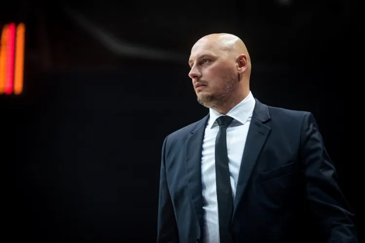 Przemysław Frasunkiewicz spędzi piąty sezon jako trener Asseco Arki Gdynia.