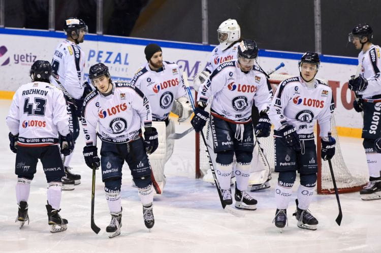 Lotos PKH Gdańsk w 2014 roku reanimował seniorski zespół w gdańskim hokeju. Niestety, klub nie przetrwał trudności związanych z pandemią koronawirusa oraz konkurencją Stoczniowca, który w tym roku również zgłosił się do PHL.