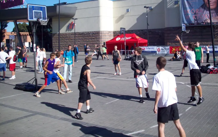 Trójmiejscy koszykarze dobrze znają parking przed Multikinem, tam odbywają się turnieje Gdańsk Multikino Streetball.
