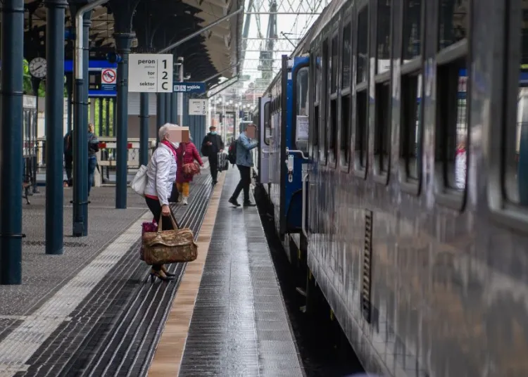 Pasażerowie pociągów z Bielska-Białej do Gdańska 19 czerwca i z Gdańska do Bielska-Białej 22 czerwca proszeni są o kontakt z sanepidem.