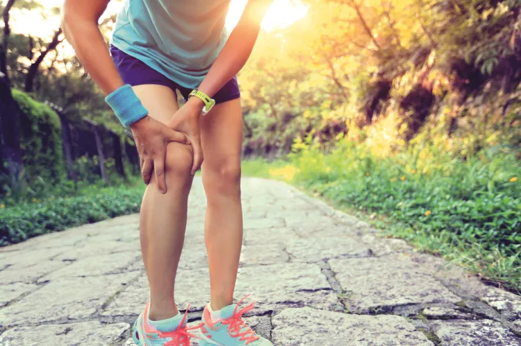 Problemy ze stawem kolanowym nie są domeną wyłącznie osób uprawiających sport oraz będących po wypadkach.