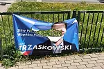 Zniszczony baner Rafała Trzaskowskiego na Żabiance.