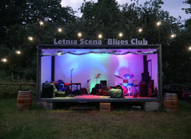 Na Letniej Scenie Blues Clubu codziennie odbywają się ciekawe koncerty. 