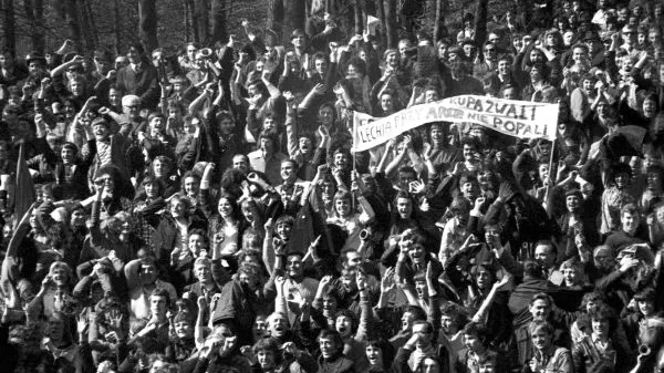 Kibice na stadionie Lechii Gdańsk 7 kwietnia 1974 r.