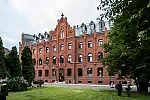 Odrestaurowany budynek przy ul. Lastadia 41. Obecnie mieści się w nim, przeniesiony z ul. 3 Maja, Gdański Urząd Pracy.