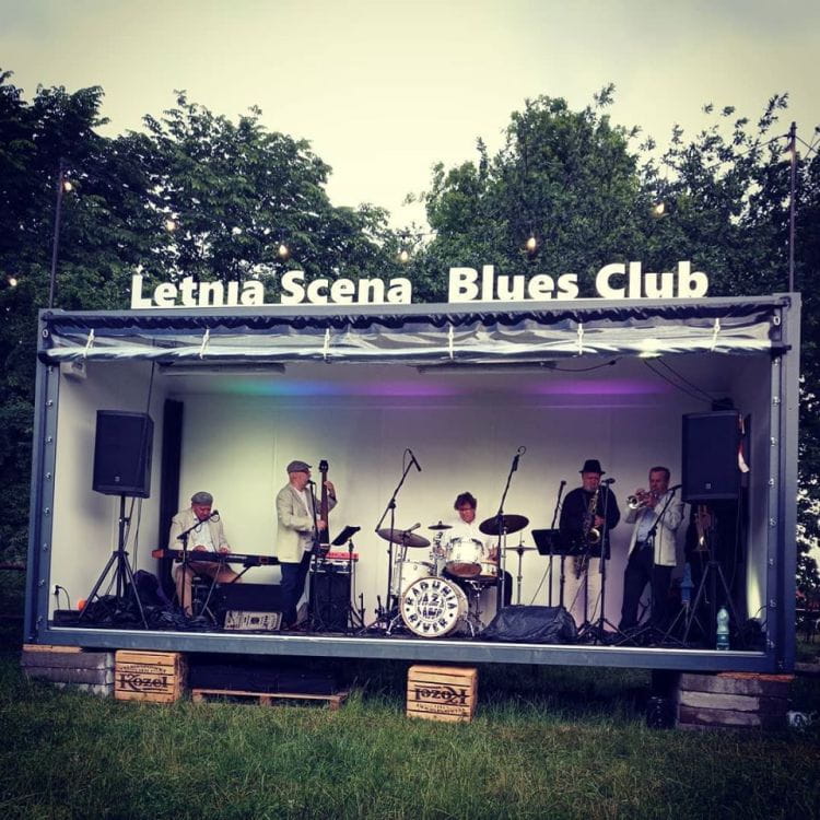 W parku Kolibki zlokalizowana jest Letnia Scena Blues Clubu, na której codziennie odbywają się koncerty.