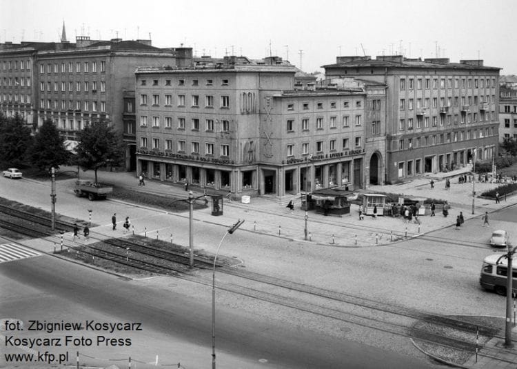 "Dom Książki" przy skrzyżowaniu al. Grunwaldzkiej z ul. ks. Leona Miszewskiego, lipiec 1968 r.