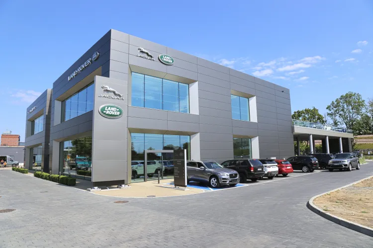 To najnowocześniejszy i największy salon Jaguara i Land Rovera w Polsce.