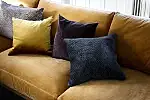 Sofa Carlton - zaoszczędź 23 proc. - cena regularna 17 492 zł, cena po rabacie 13 469 zł. 