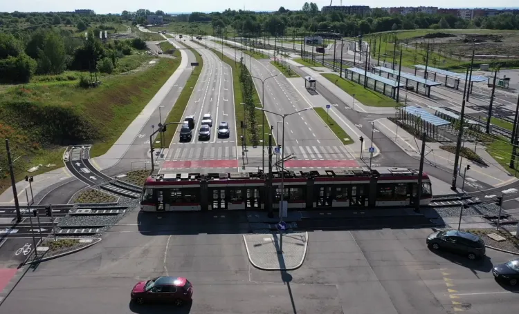 Docelowo trasa tramwajowa Nowa Warszawska połączy się z al. Adamowicza. Stanie się to najwcześniej w połowie 2022 roku.