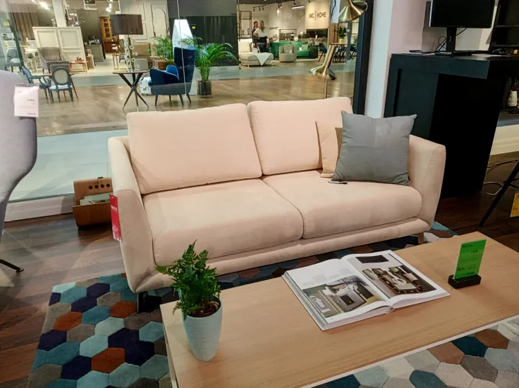 Sofa Fargo - zaoszczędź 50 proc. Cena regularna 7 274 zł, 
cena po rabacie 3 637 zł. 
