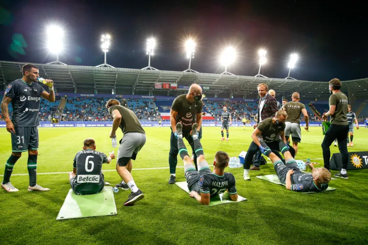 Lechia Gdańsk dwukrotnie obejmowała prowadzenie w finale Totolotek Puchar Polski, ale aby wygrać bez dogrywki zabrakło jej kilku minut. Dlatego zdaniem Piotra Stokowca  jego podopieczni bardziej zasługują na szacunek niż współczucie. 