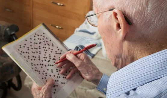 Na Alzheimera mniej narażeni są ludzie aktywni intelektualnie.