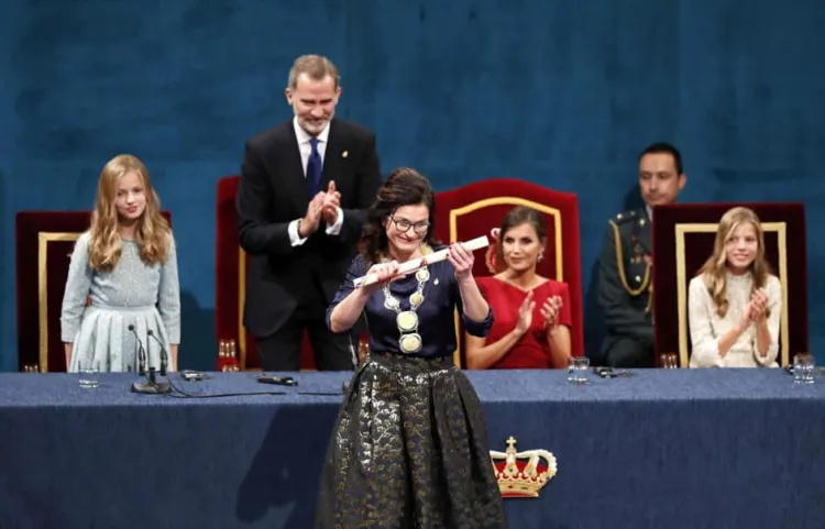 Prezydent Gdańska odebrała Nagrodę Księżnej Asturii w czerwcu ubiegłego roku podczas uroczystej gali z udziałem hiszpańskiej rodziny królewskiej w Teatro Compoamor w Oviedo.
