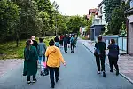 Koordynatorzy zaprowadzili uczestników na teren kortów przy ul. Podleśnej, zapewniając jednocześnie spacer po urokliwych uliczkach Wrzeszcza. 