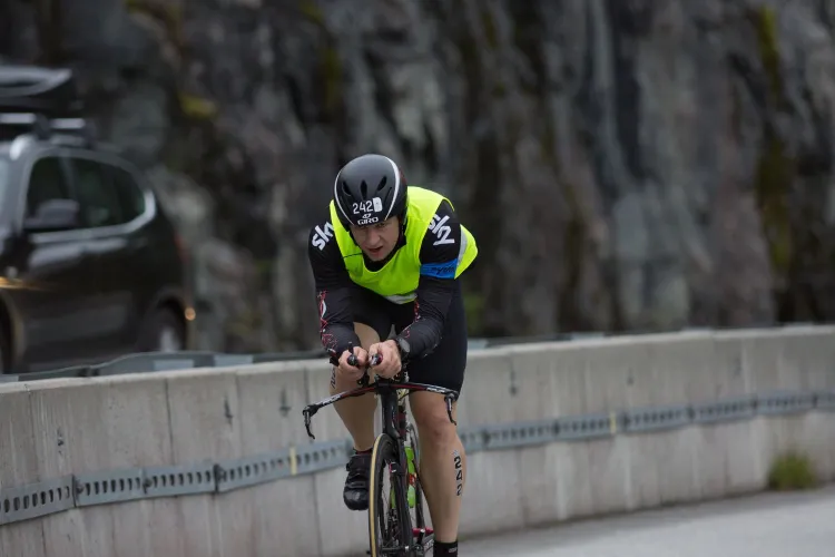 Norseman: 3800 metrów do przepłynięcia, 180 kilometrów do przejechania rowerem, 42 do przebiegnięcia - choć Maciej startuje już od dwudziestu lat, to ten dystans, pokonany pośród surowych norweskich krajobrazów, jest jego największym osiągnięciem.