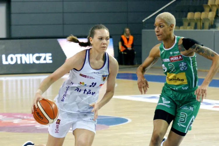 Kateryna Rymarenko (z lewej) w ostatnim sezonie w Artego Bydgoszcz zdobywała średnio 9,1 punktu i miała 3,6 zbiórki.