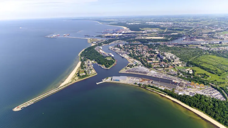 Port Gdańsk po I półroczu nadal utrzymuje się też na czwartym miejscu na Bałtyku, wyprzedzając Port Kłajpeda, który zamyka półrocze z wynikiem 22,1 mln ton (-6,6 proc. rok do roku).