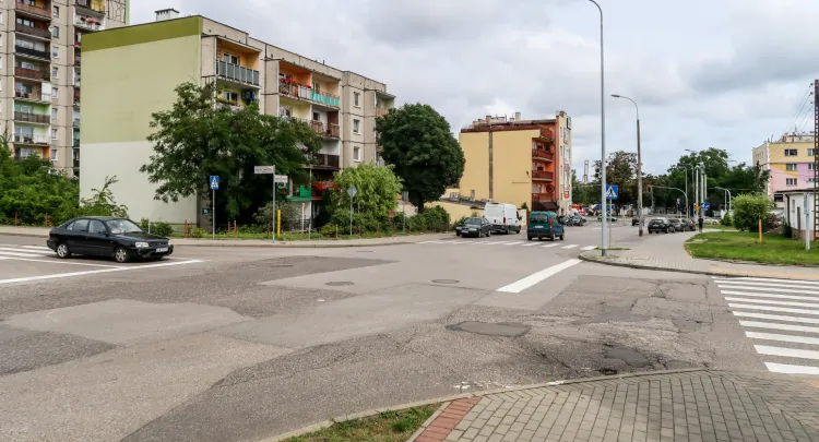 Według zapowiedzi skrzyżowanie ulic Komandorska, Kalksztajnów i Orlicz-Dreszera będzie przebudowane.