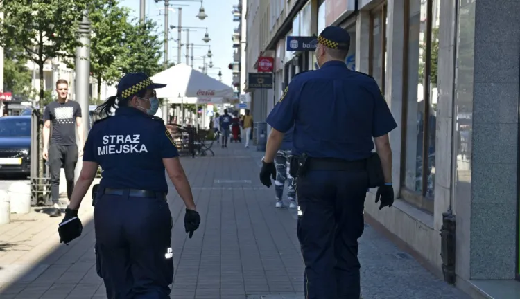 Strażnicy miejscy będą patrolować gdyńskie sklepy i pojazdy komunikacji publicznej.
