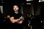 Salon Cutting Club w Orłowie prowadzi Denis Narykov.